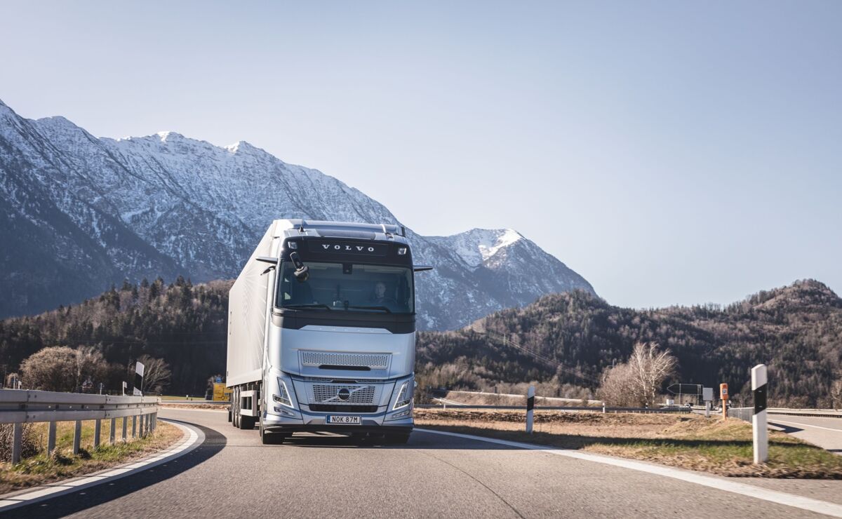 Volvo FH Aero I-Save onderweg
