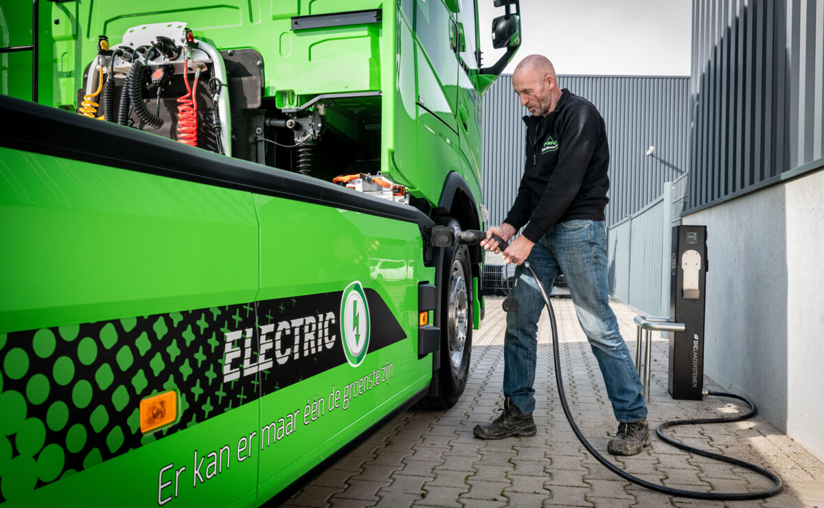 Volvo FH Electric Durafer opladen