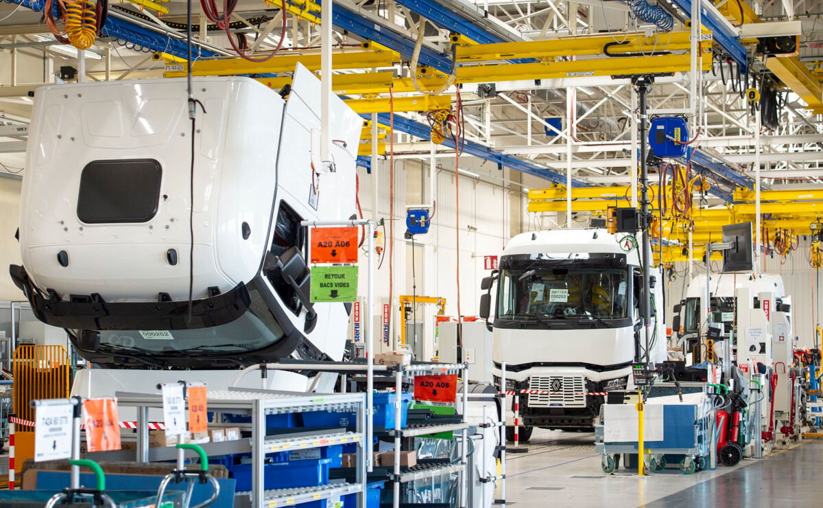 Renault Trucks E-Tech factory Bourg-en-Bresse 2024 LR