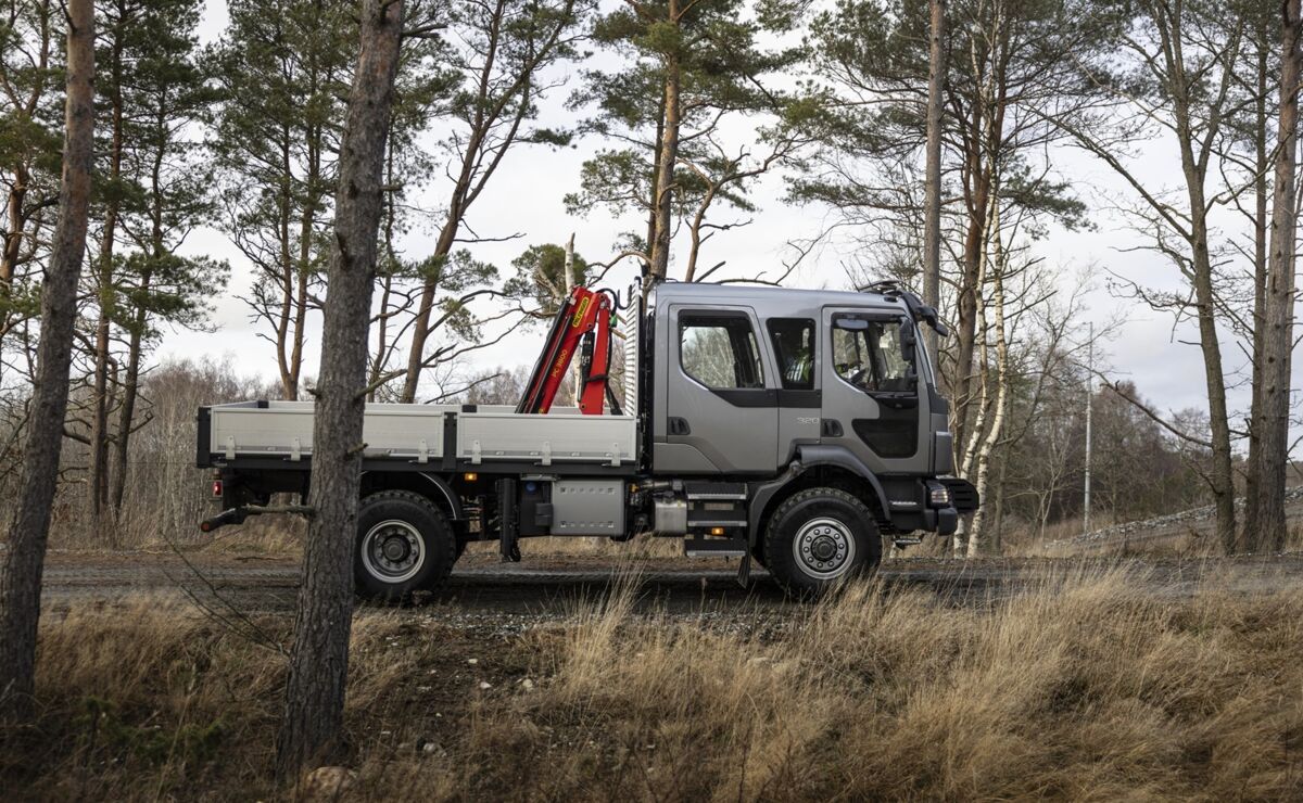 Volvo FL 4x4 in het bos