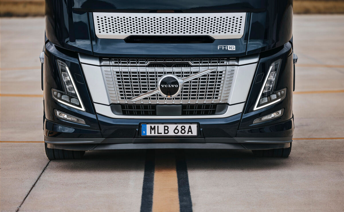 Volvo FH16 Aero-front