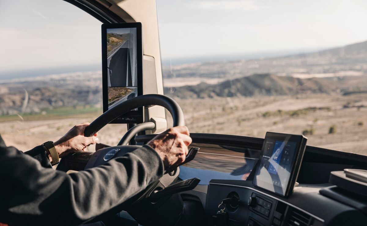 Volvo FH Aero Camera Monitor System
