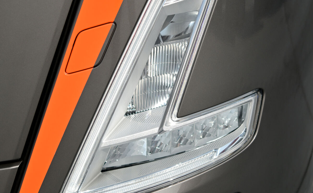 Nebim-Volvo-FH-Aero-limited-edition-8