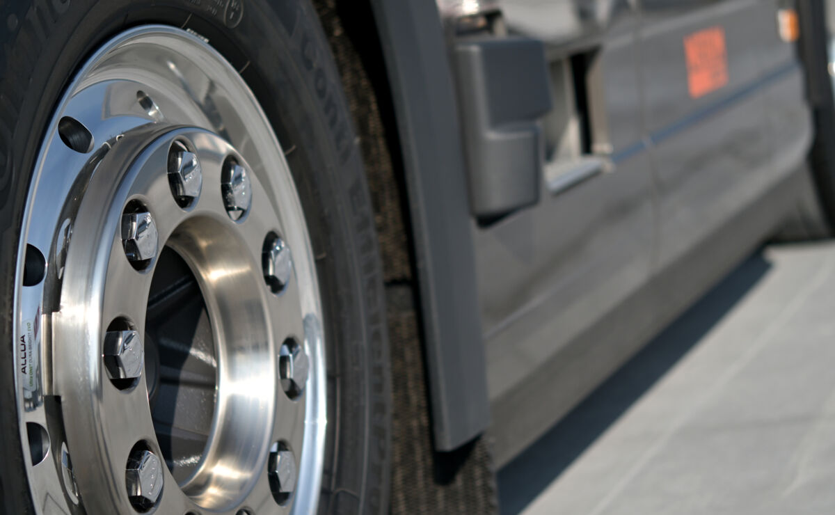 Nebim-Volvo-FH-Aero-limited-edition-11