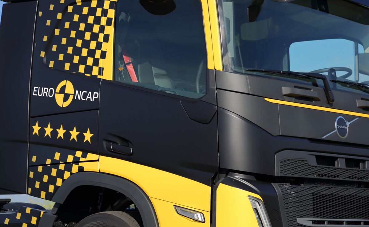 Volvo FM Euro NCAP-demotruck 5
