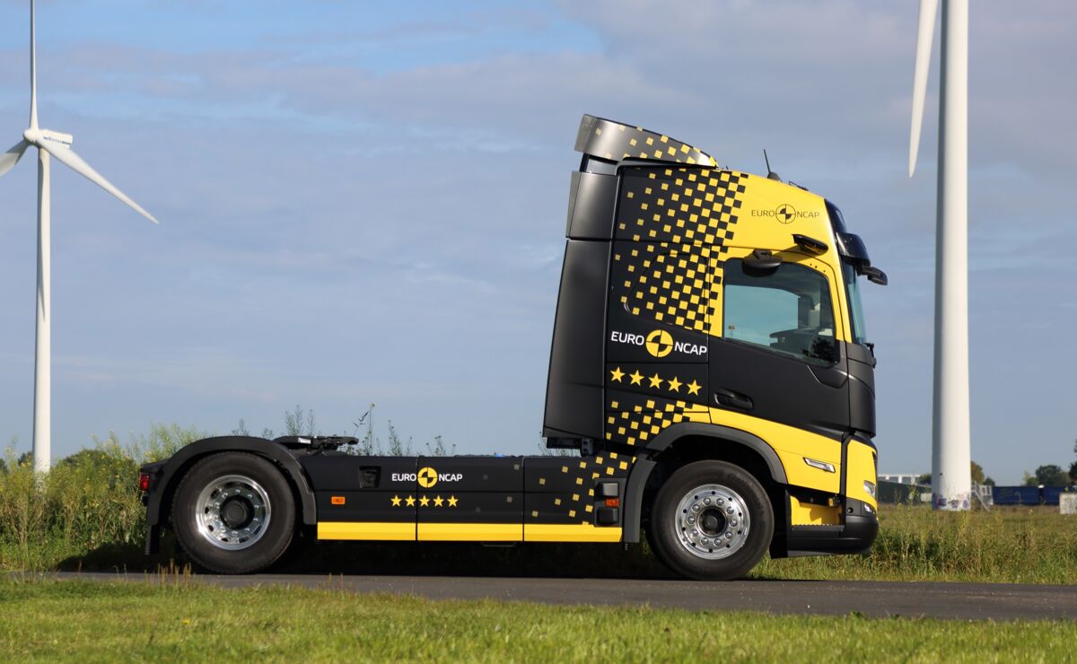 Volvo FM Euro NCAP-demotruck 4