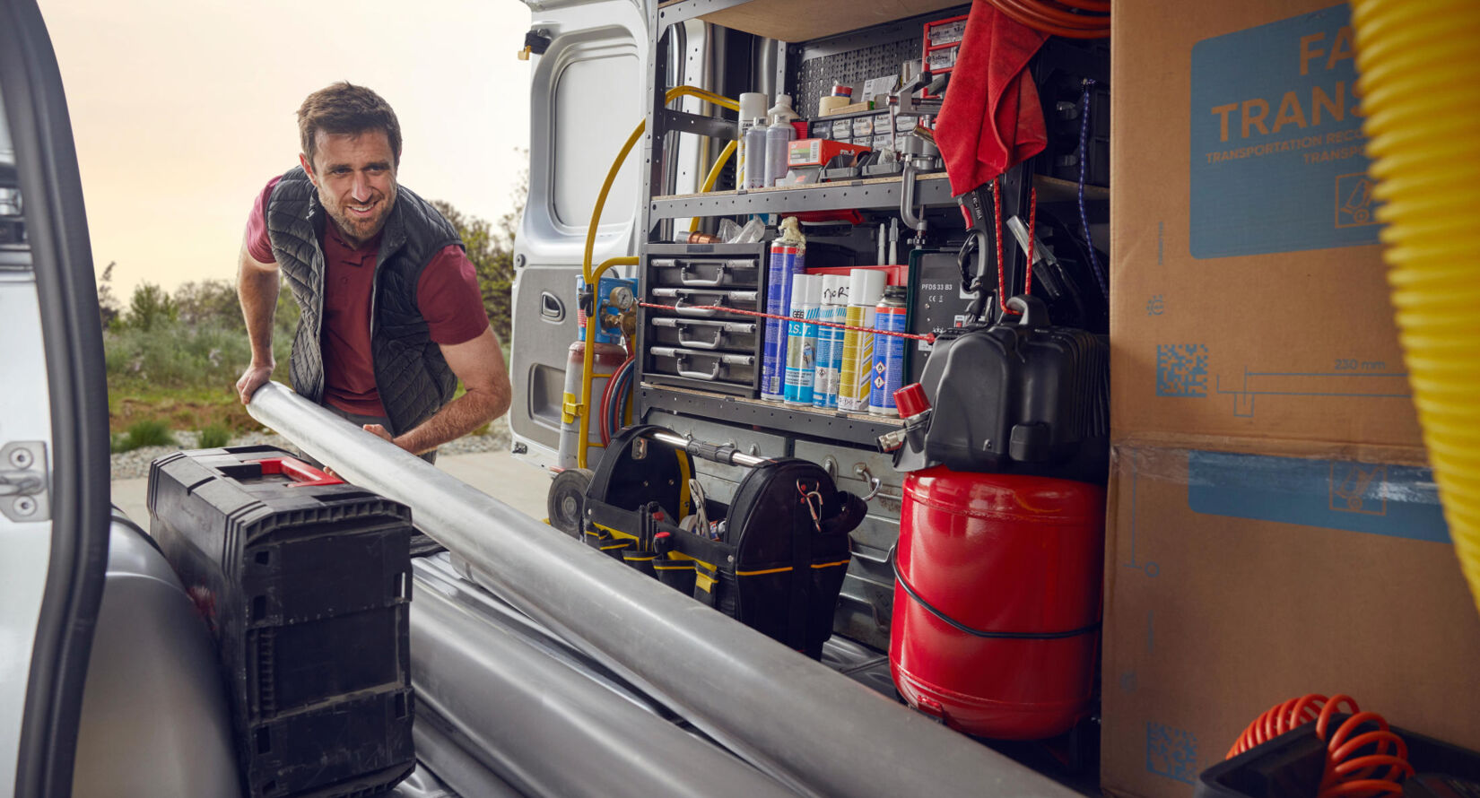 Nebim-Renault-Trafic-gesloten-bestel-langste-laadlengte-in-zijn-klasse