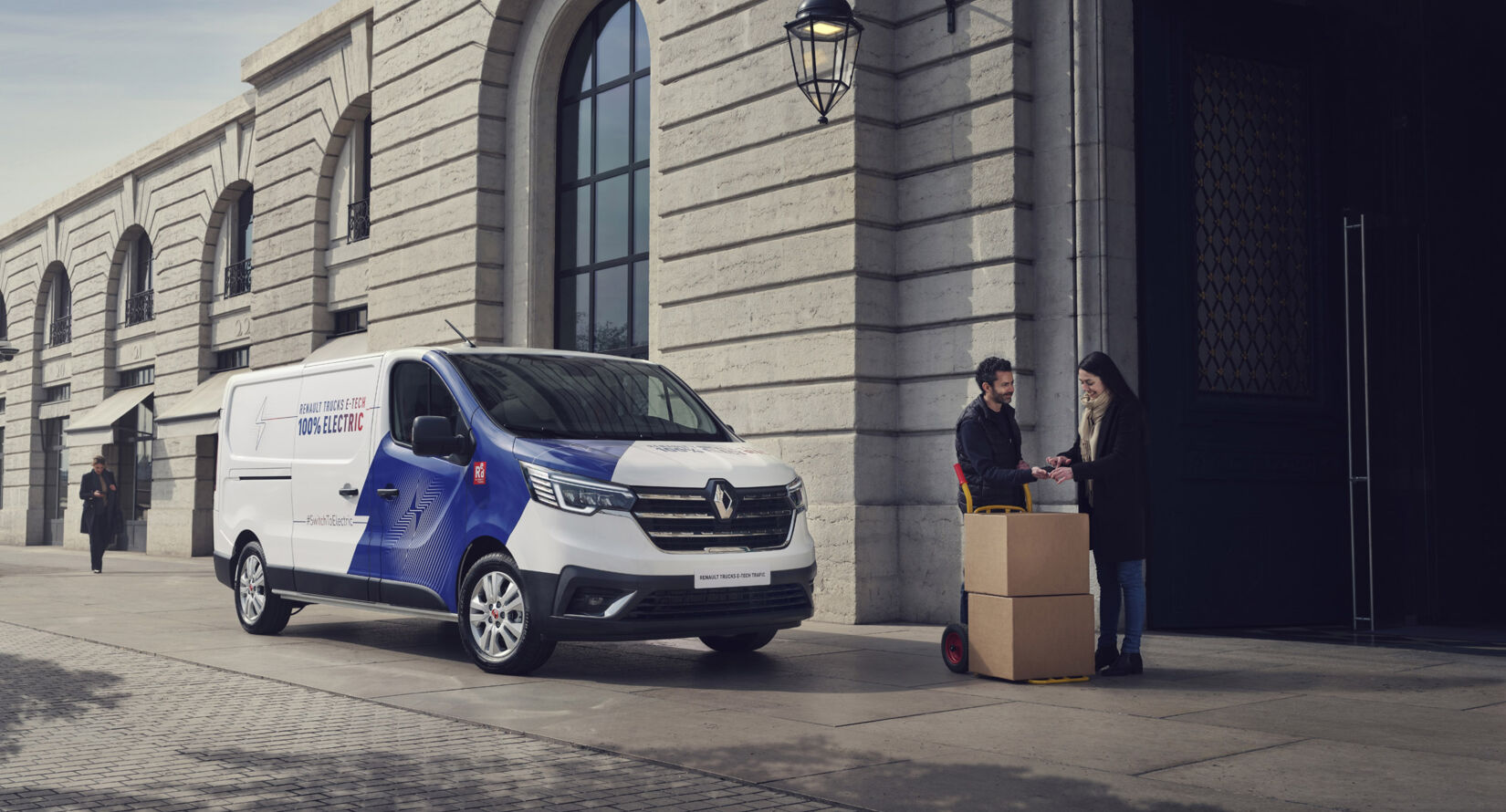 Renault Trafic E-Tech header