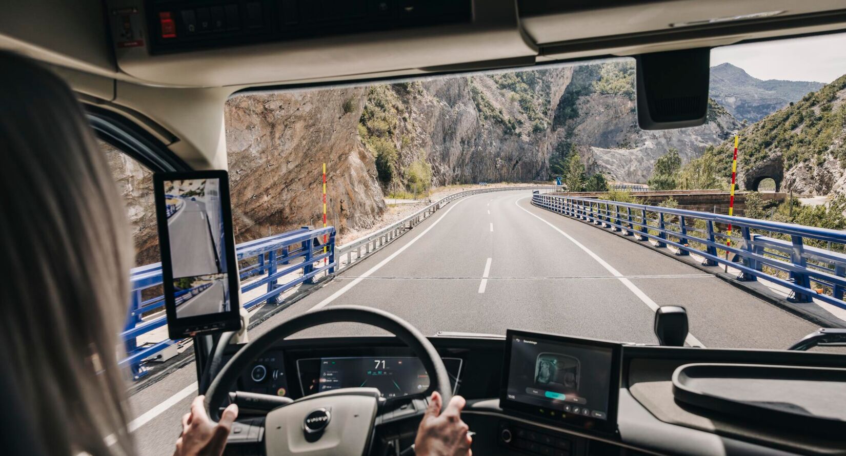 Volvo-truck met VDS en CMS