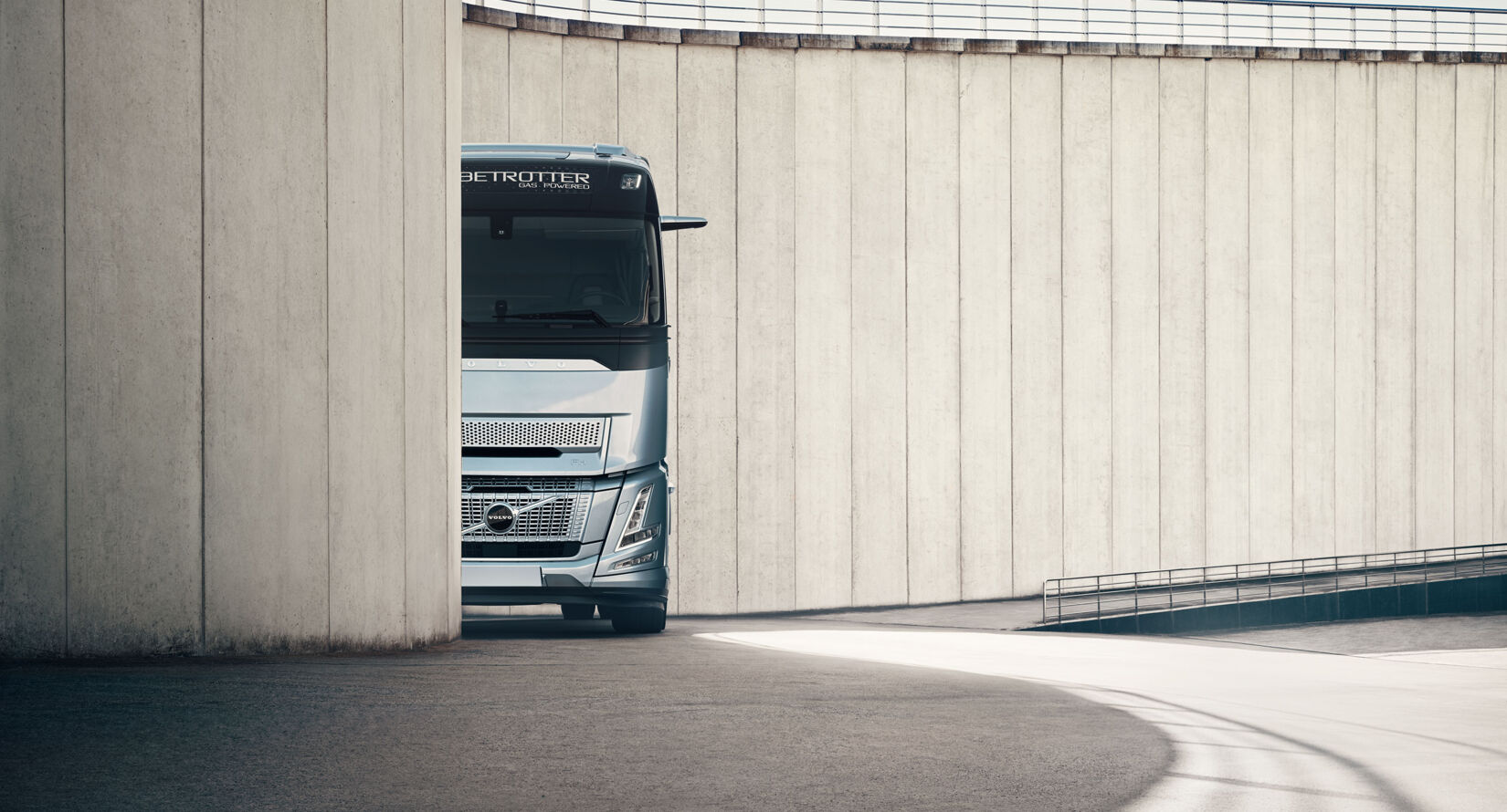 Nebim_Volvo_FH_Aero_gas-powered_01