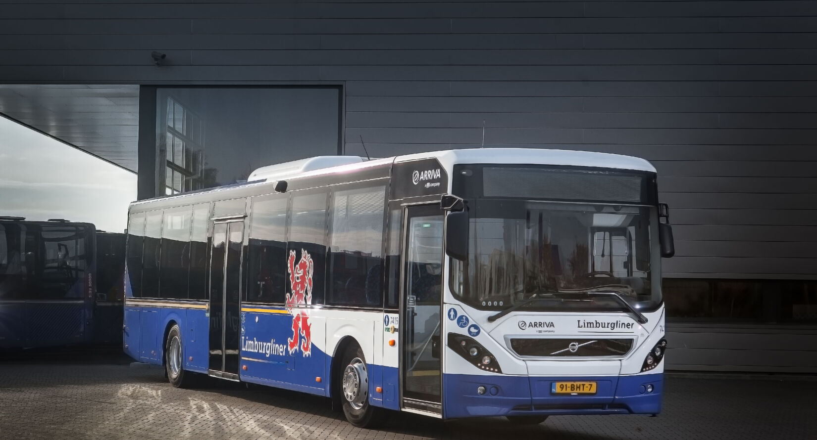 Nebim-Volvo-busdealer-02