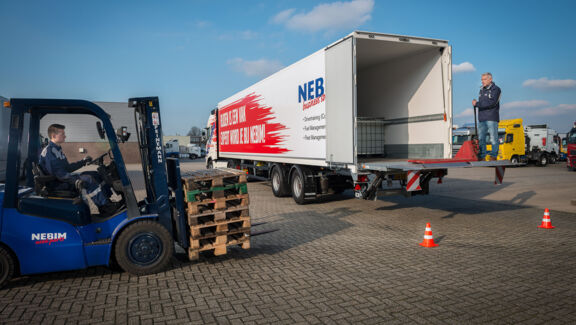 Nebim-code-95-Trainingstruck-forkheftruck-laden-2