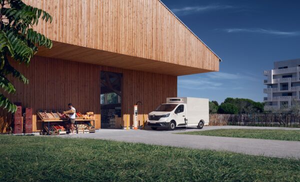 Nebim-Renault-Trucks-E-Tech-Trafic-p041277 Nebim-Renault-Trucks-E-Tech-Trafic-p041277