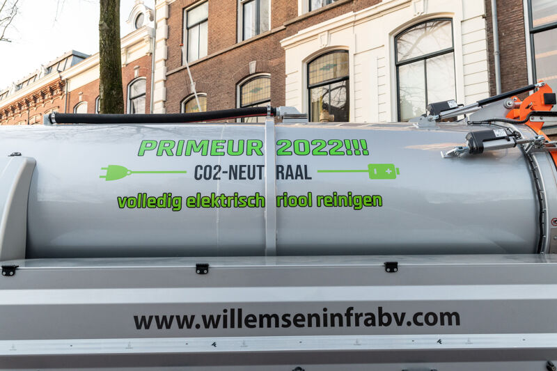 Volledig elektrisch riool reinigen