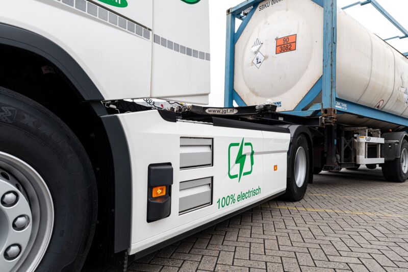 JGT Volvo FH Aero Electric 1