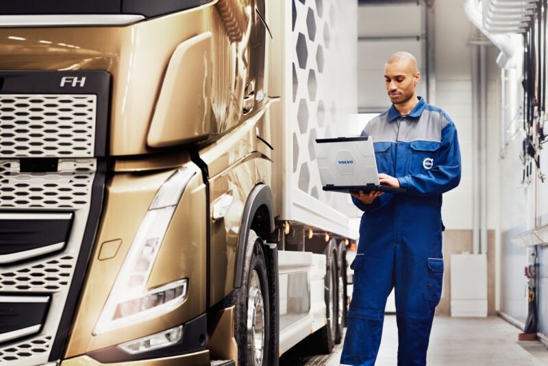 Nebim-Volvo-Service-Contracts-Golden-truck