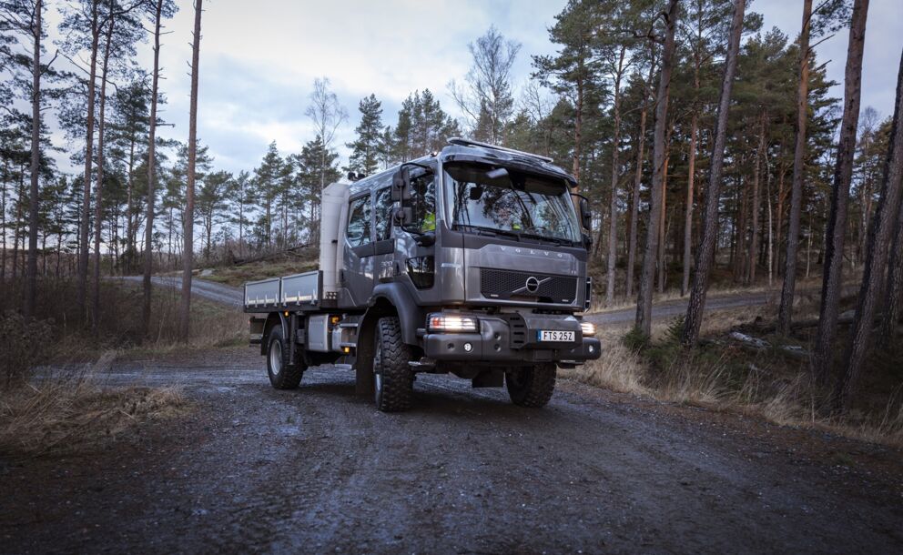 Volvo FL 4x4 front in het bos