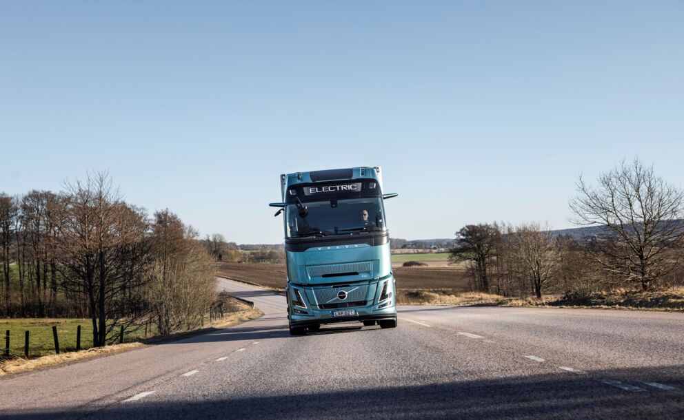 Volvo FH Aero-Electric header