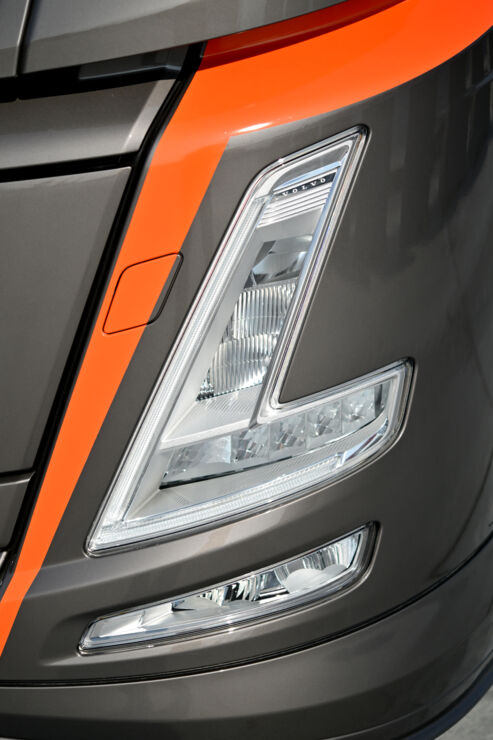 Nebim-Volvo-FH-Aero-limited-edition-8