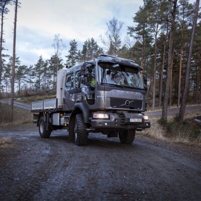 Volvo FL 4x4 front in het bos